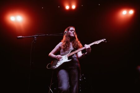 Sidney Gish performing at 9:30 Club August 8, 2022. Photo by Nicole Cummings.