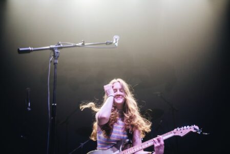 Sidney Gish performing at 9:30 Club August 8, 2022. Photo by Nicole Cummings.